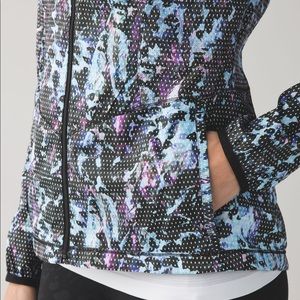 Lululemon”Back Pack It” Jacket Tranquil Blue Multi